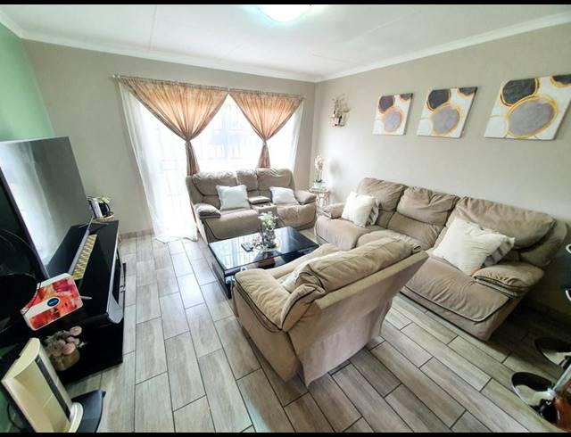 2 BEDROOM TOWNHOUSE FOR SALE IN AMANDASIG